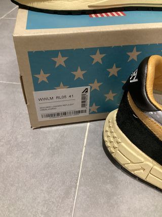 Zapatillas Autry Negro y Dorado