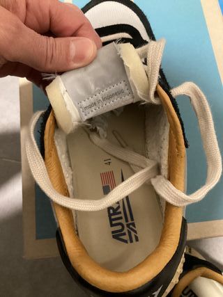 Zapatillas Autry Negro y Dorado