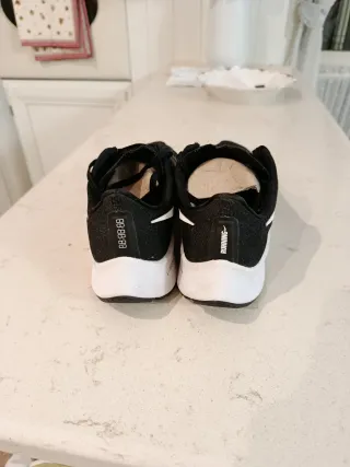 Nike Zoom Pegasus 37 Uomo Nero Bianco