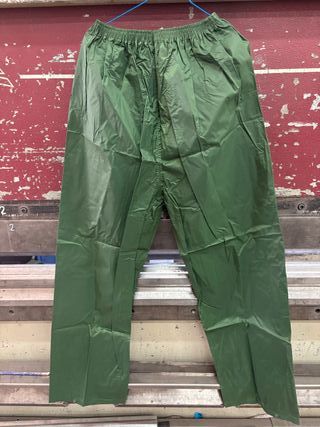 Conjunto impermeable vintage verde