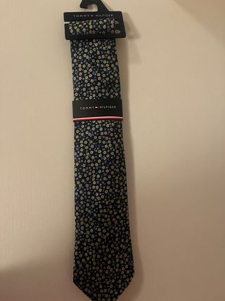 Corbata Tommy Hilfiger Azul con Flores Amarillas