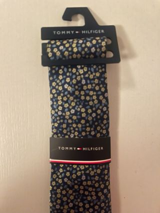 Corbata Tommy Hilfiger Azul con Flores Amarillas