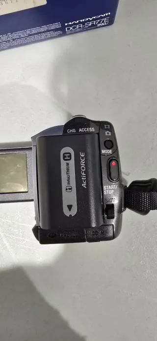 Videocámara Sony DCR-SR77E
