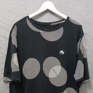 nike air force1 tshirt size L black