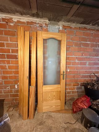 Puerta madera pino con cristal translúcido