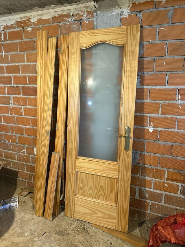 Puerta madera pino con cristal translúcido