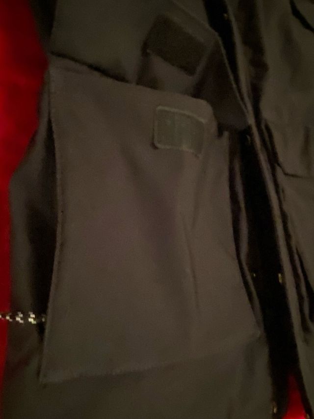 Cazadora impermeable hombre negra