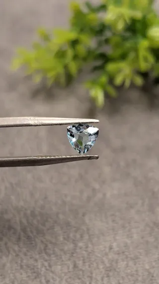Aguamarina natural triangular