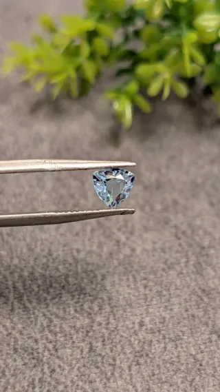 Aguamarina natural triangular