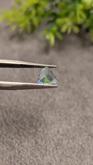 Aguamarina natural triangular