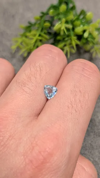 Aguamarina natural triangular