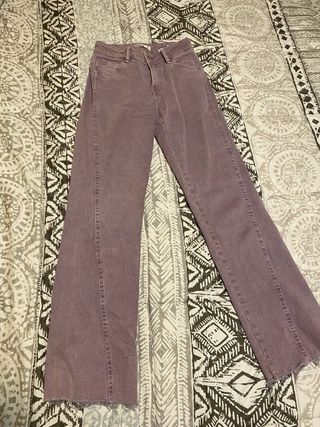 Pantalones vaqueros morados anchos