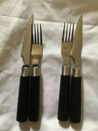 Juego 4 Tenedores y Cuchillos chuleteros Kitchen