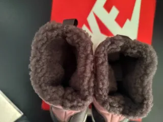 Botas de nieve Nike para niña talla 25