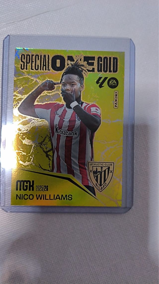 Carta Nico Williams Megacracks 25/26 One Gold