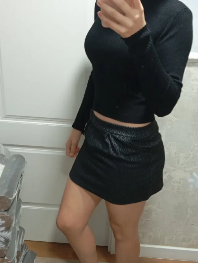 Falda negra corta