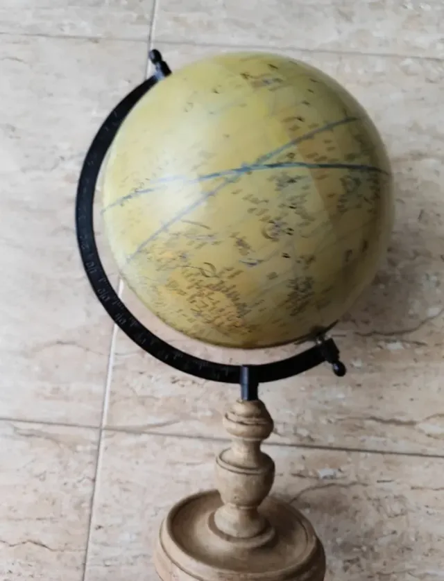 Globo terráqueo decorativo