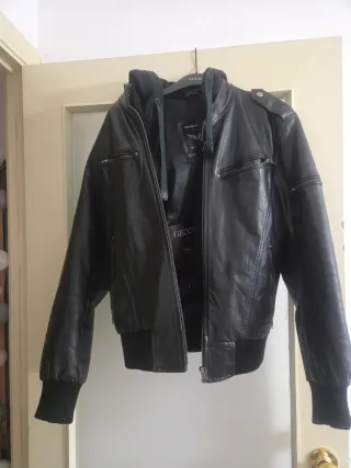 Cazadora Aviator con Capucha Negra