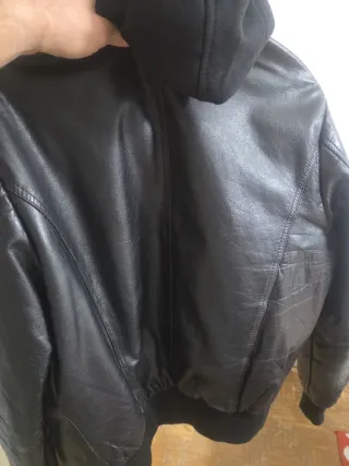 Cazadora Aviator con Capucha Negra