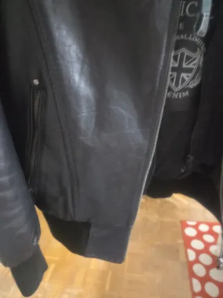 Cazadora Aviator con Capucha Negra