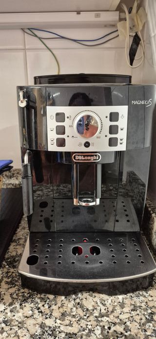 Cafetera Delonghi Magnifica S Negra