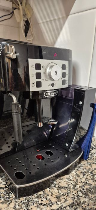 Cafetera Delonghi Magnifica S Negra