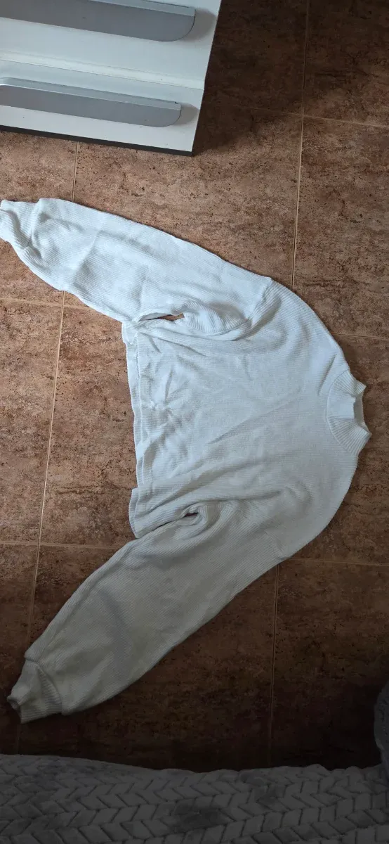 Sudadera blanca crop top