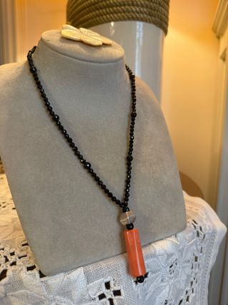 Collana Onice con Pendente Corallo e Oro Bianco