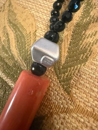 Collana Onice con Pendente Corallo e Oro Bianco