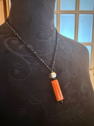 Collana Onice con Pendente Corallo e Oro Bianco