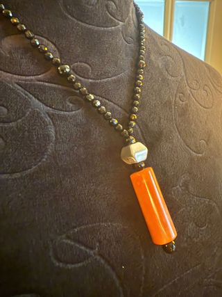 Collana Onice con Pendente Corallo e Oro Bianco