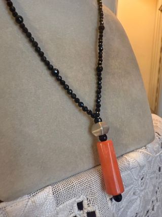 Collana Onice con Pendente Corallo e Oro Bianco