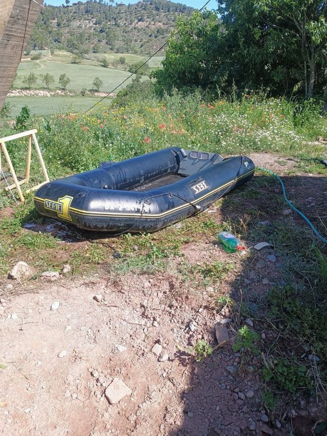 Barca hinchable Zodiac suelo despegado