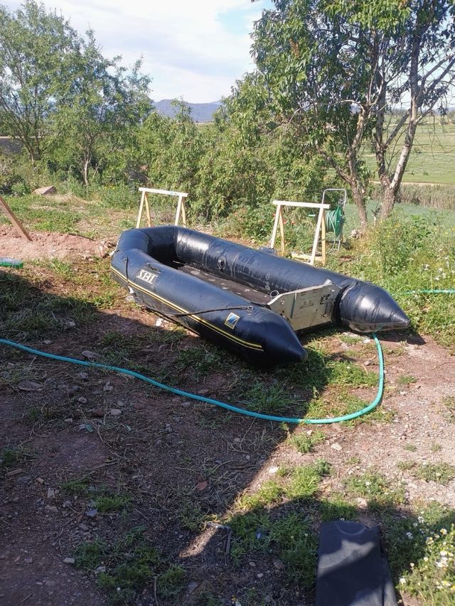 Barca hinchable Zodiac suelo despegado