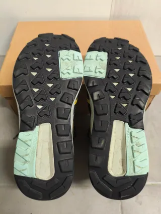 Adidas Terrex Trailmaker Mid Cold. RDY talla 38