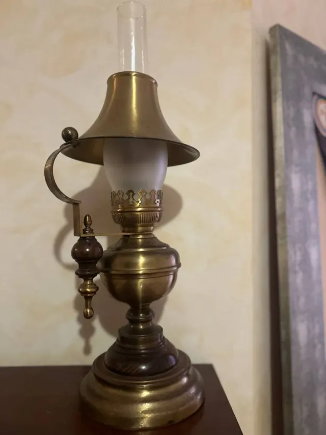 Dos lámparas de noche antiguas madera, metal y cri