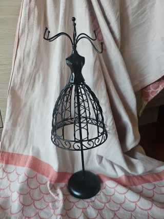 Colgador Joyas Vestido negro brillante OFERTA