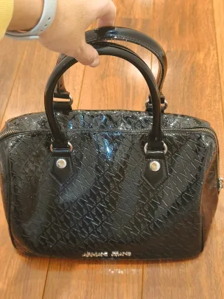 Bolso Armani Jeans charol negro