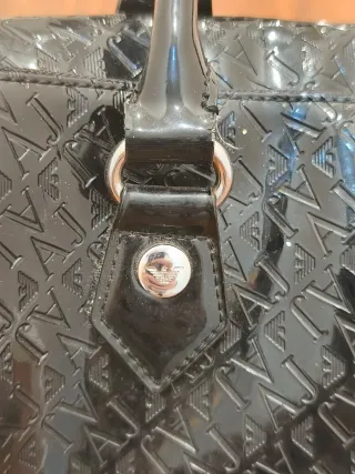 Bolso Armani Jeans charol negro