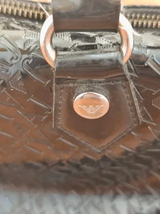 Bolso Armani Jeans charol negro