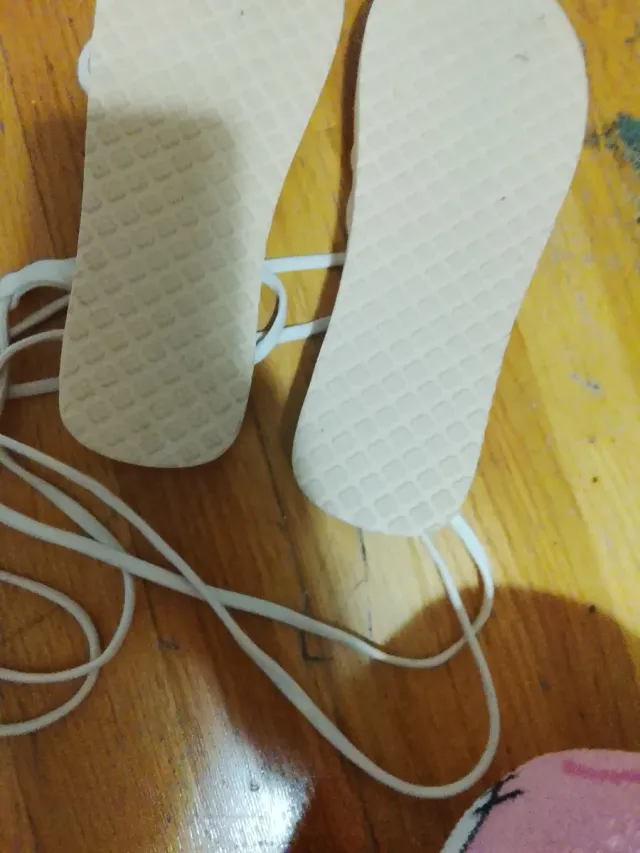 Sandalias planas beige/blancas con cuerdas