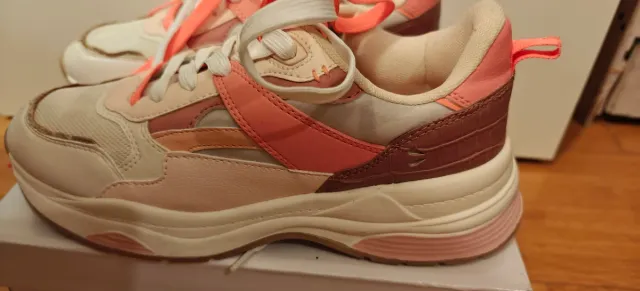 Tenis Beige y Rosa