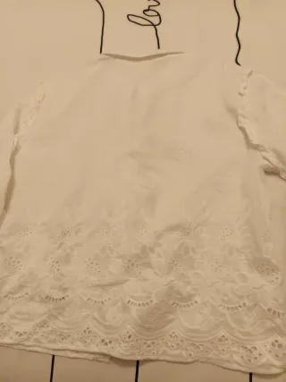 Camisa blanca bordada