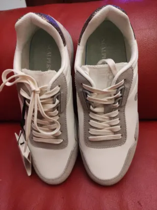 Deportivas Scalpers grises y blancas