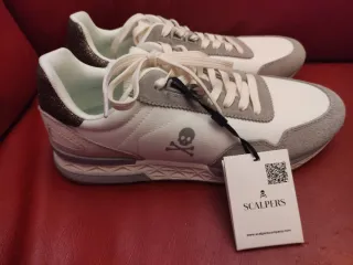 Deportivas Scalpers grises y blancas