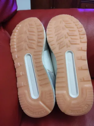 Deportivas Scalpers grises y blancas