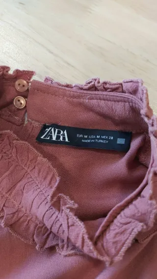 Blusa acampanada de ZARA. También para  Premamá.