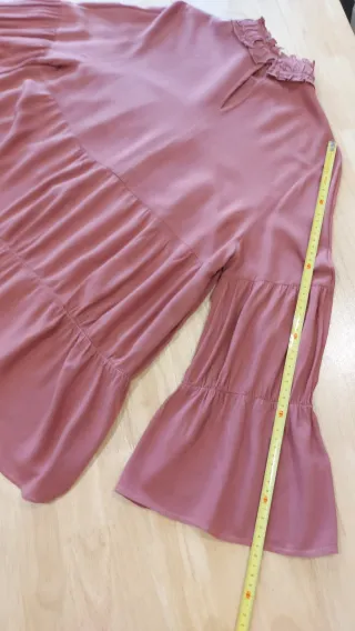 Blusa acampanada de ZARA. También para  Premamá.