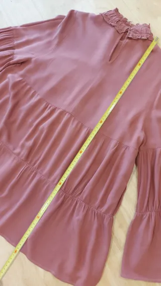 Blusa acampanada de ZARA. También para  Premamá.