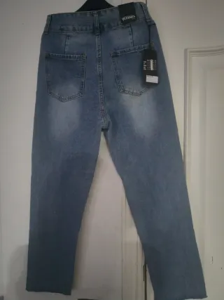 Pantalón vaquero desgastado